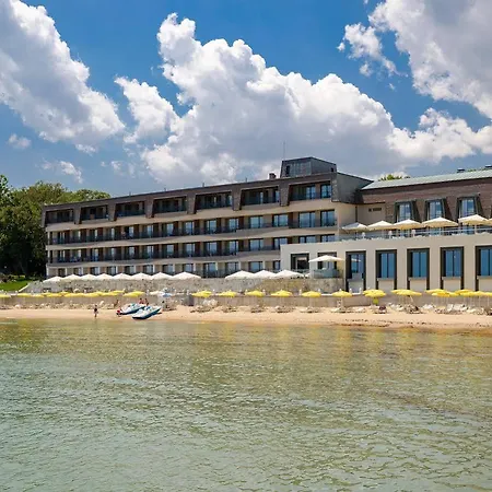 Hvd Nympha - Private & Free Parking Resort 4*